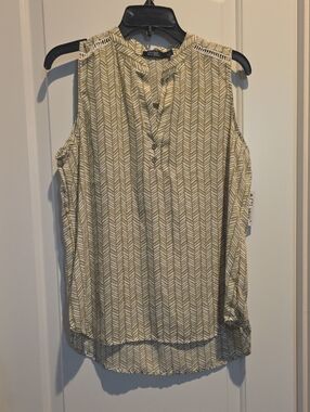 W15 Cure Olive Chevron Sleeveless Henley Tank